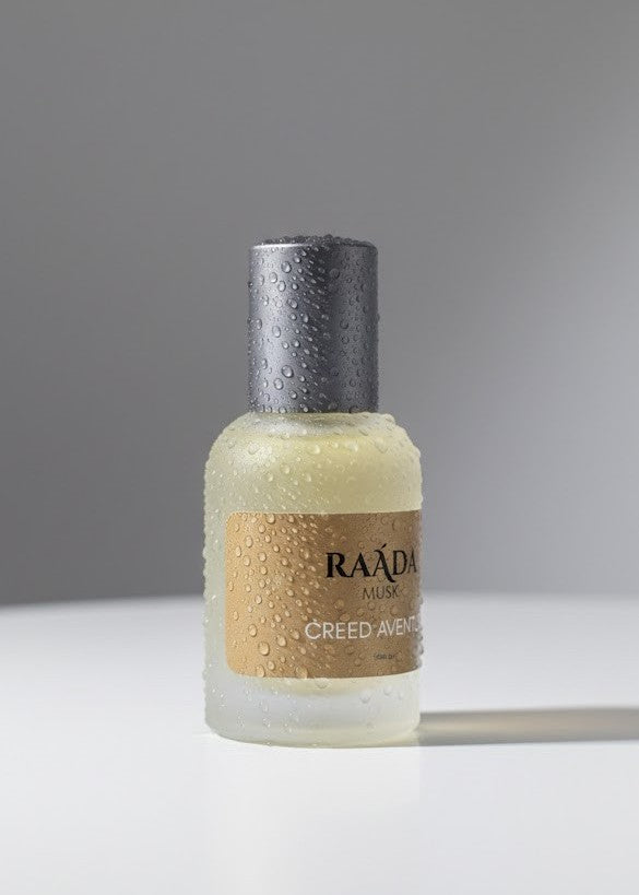 Top Notes: Pineapple, Bergamot, Black Currant, Apple
Middle Notes: Birch, Patchouli, Moroccan Jasmine, Rose
Base Notes: Musk, Oak Moss, Amergris, Vanille